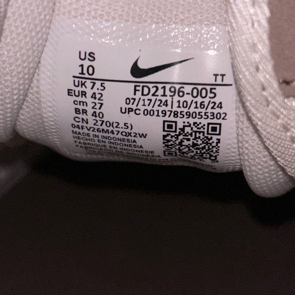 Sz. 10 Women’s Nike Phoenix Waffles - Picture 4 of 6